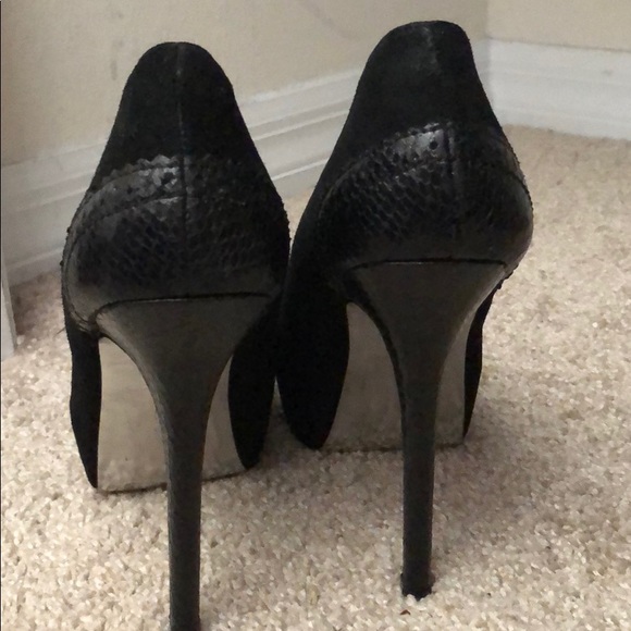 H by Halston Black Pumps - Picture 3 of 4
